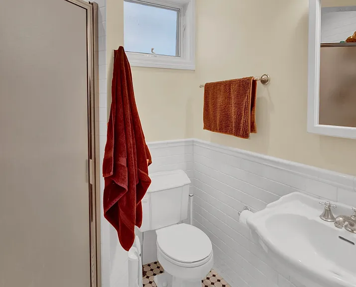 823 Hamlin St — Photo 15