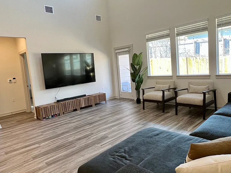 14004 Lubeck Dr — Photo 4