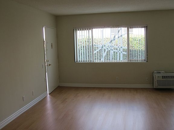 2nd image of 10811 Kling St APT 2