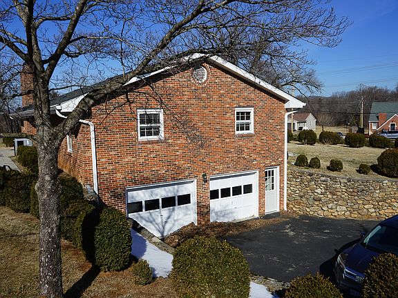 3rd image of 2231 Hardy Rd