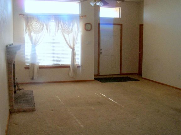 4th image of 12 Poplar Pl