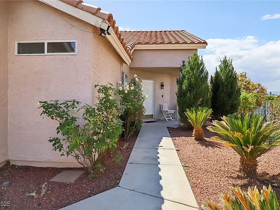 2nd image of 4753 Carefree Dr