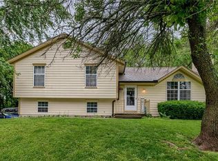 1000 NE Bristol Dr, Lees Summit, MO 64086