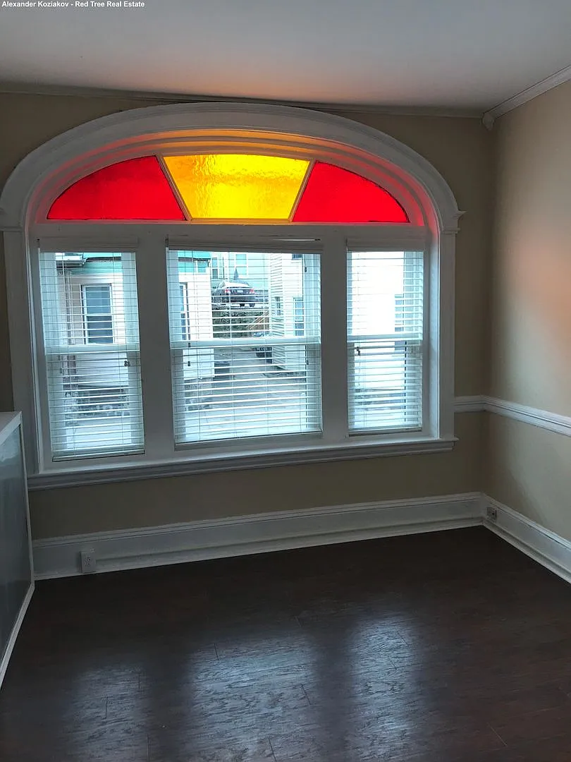 Charming 5 Bedroom — Photo 3