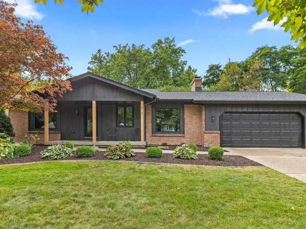 1917 Ridgemoor Dr SE, Grand Rapids, MI 49506