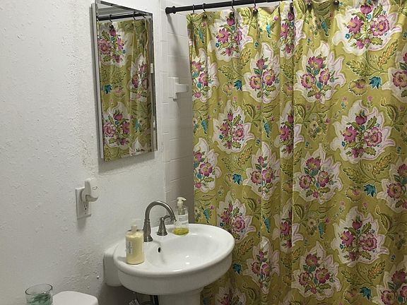 4th image of 2611 Isabella St #2611
