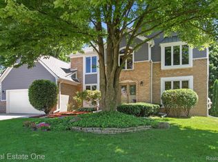 1780 Quincy Dr, Rochester Hills, MI 48306