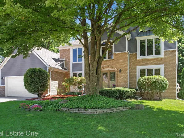 1780 Quincy Dr, Rochester Hills, MI 48306