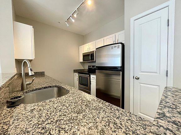 5th image of 1000 Providence Pl APT 328