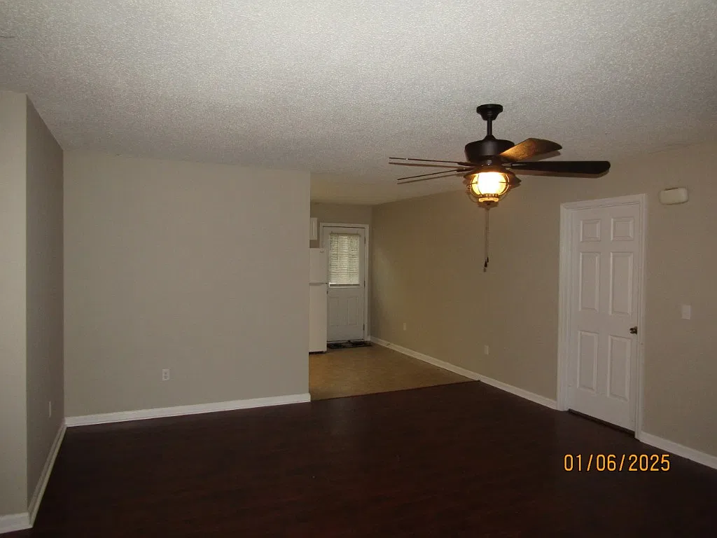 3 bed, 1200 sqft, $1,650 — Photo 3