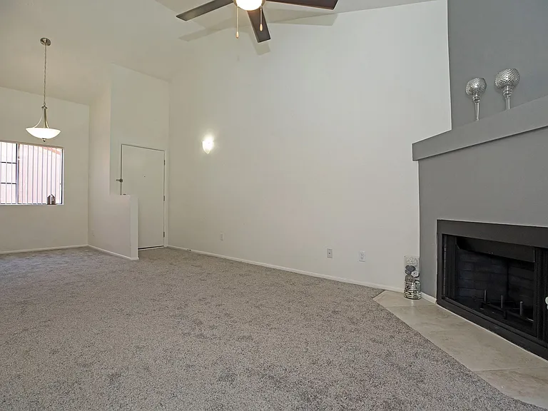 Winterhaven Terrace — Photo 33