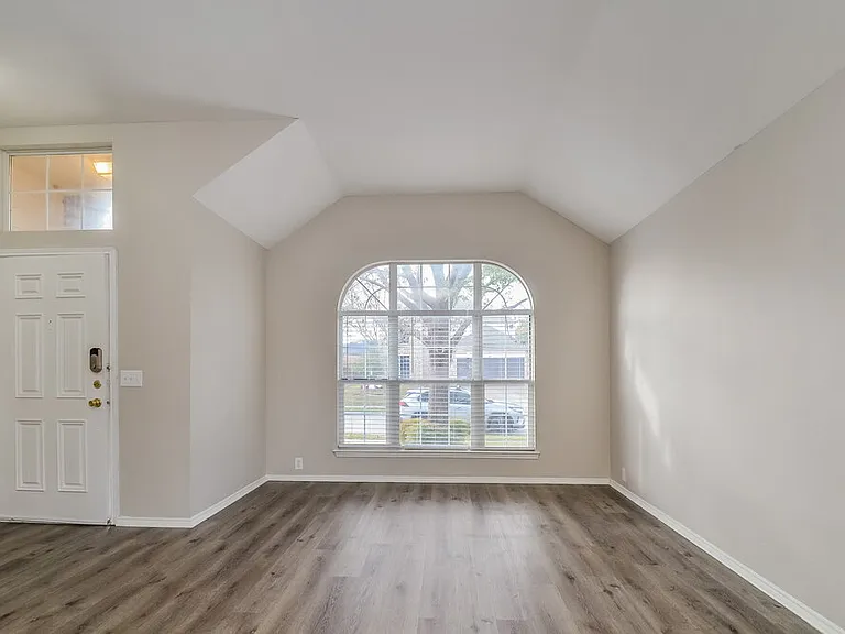 802 Lake Bridge Dr — Photo 10