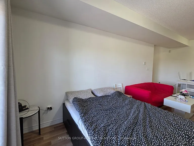 40 Ferndale Dr S #304 — Photo 6