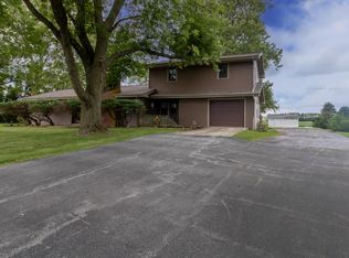 15342 Old Colonial Rd, Bloomington, IL 61705