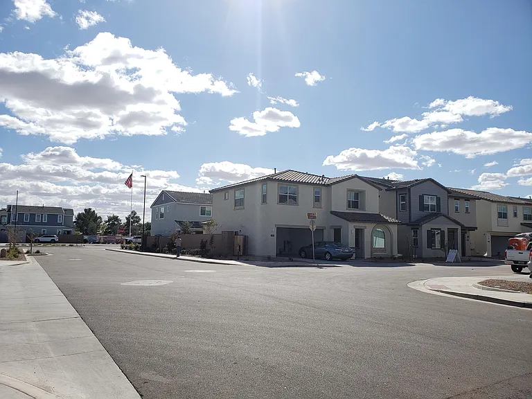 1315 W Crane Dr — Photo 29