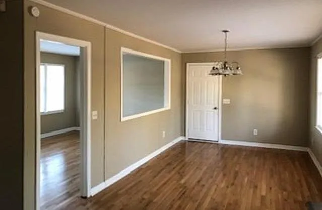 3 bed, 1.5 bath, 1077 sqft, $1,500 — Photo 4