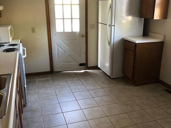2nd image of 866 McIntire Ave