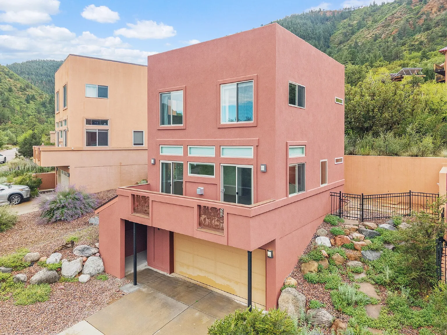 2 bed, 2.0 bath, 1048 sqft, $2,400 — Photo 4