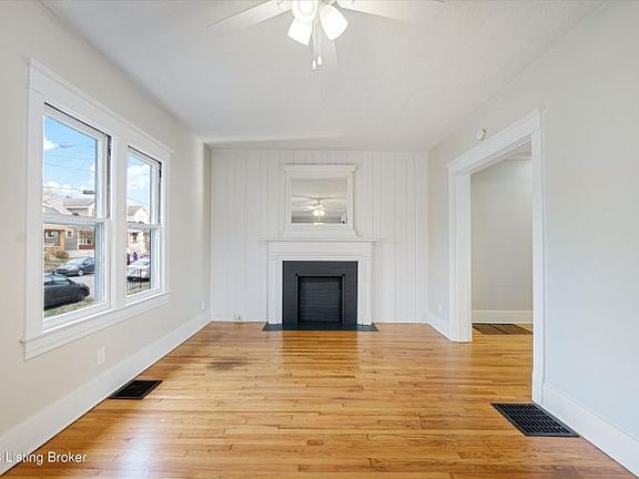3rd image of 2342 Lansdowne Ave