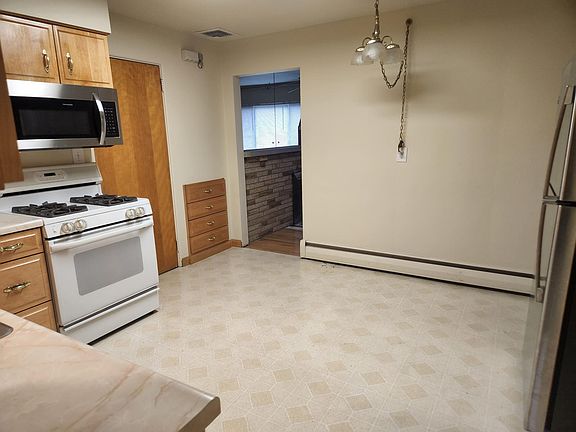 Eat in kitchen space