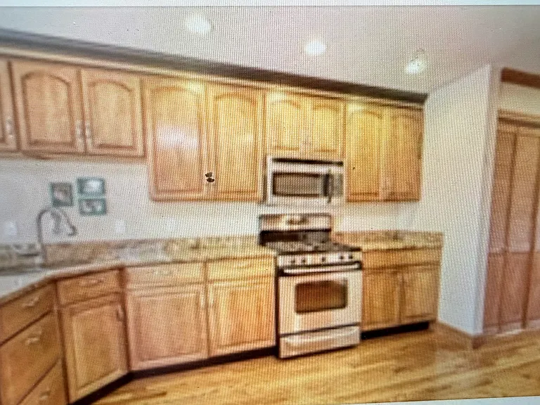 2 Grandview Ave #2 — Photo 3