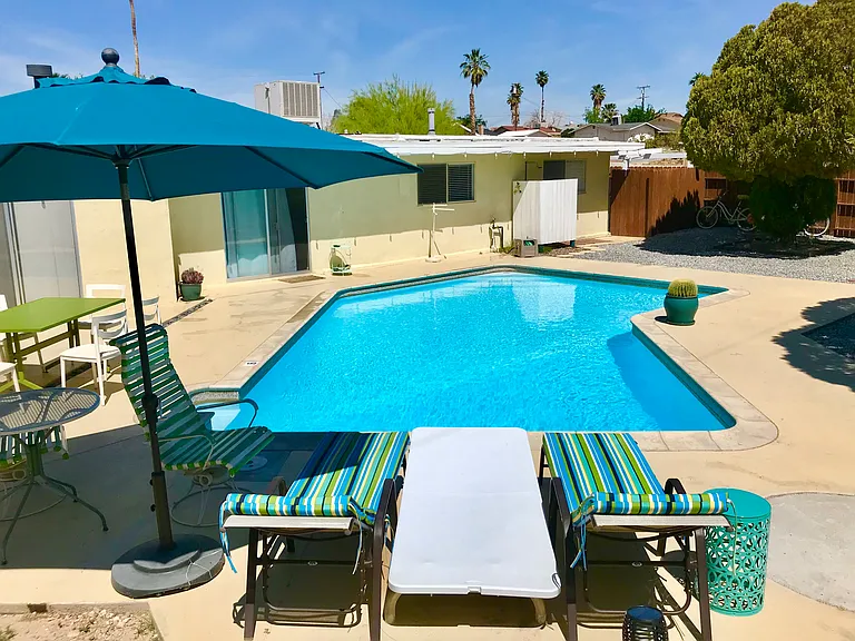 6039 Daisy Ave — Photo 3