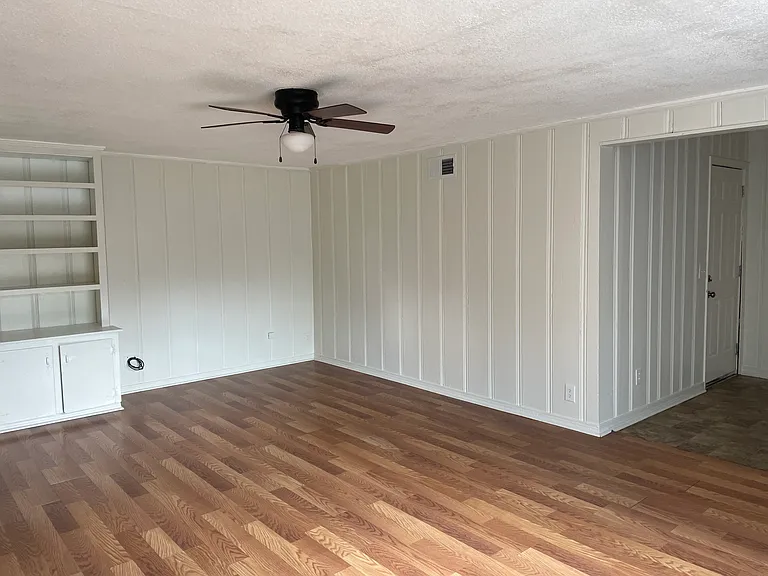 207 McHall Dr — Photo 2