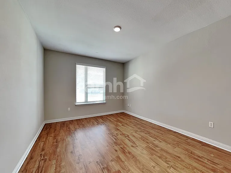 8113 Turnberry Ln — Photo 10