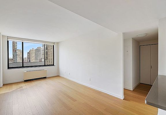 3rd image of 1 Columbus Pl APT N17e