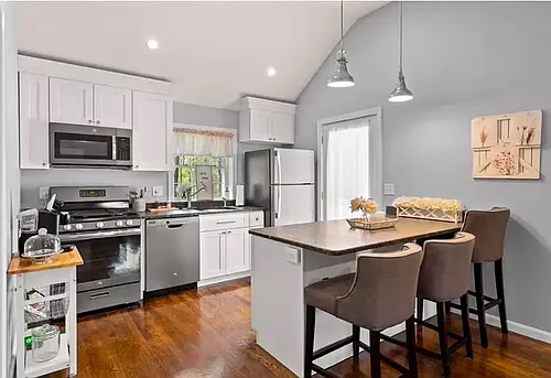 72 W Main St #B Photo 1