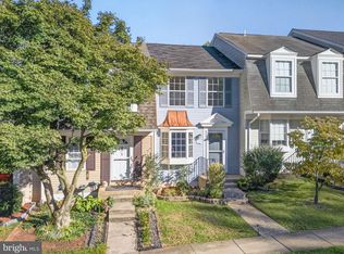 11 Wyatt Ct, Sterling, VA 20165