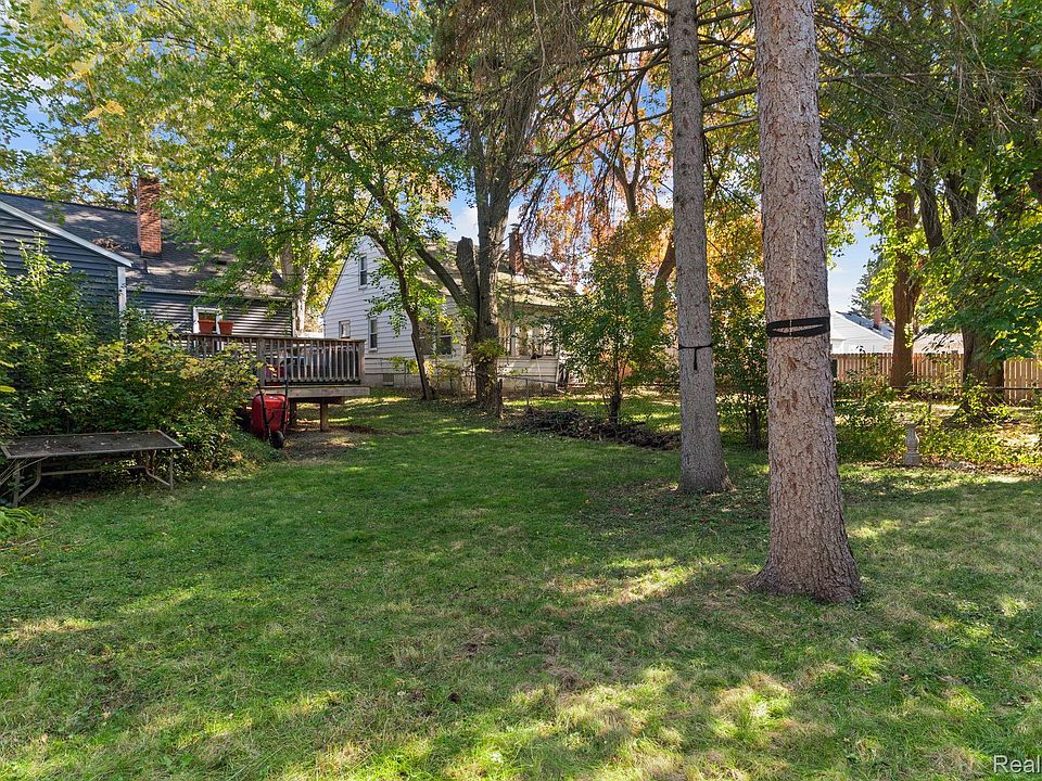 23241 Rensselaer St, photo 22