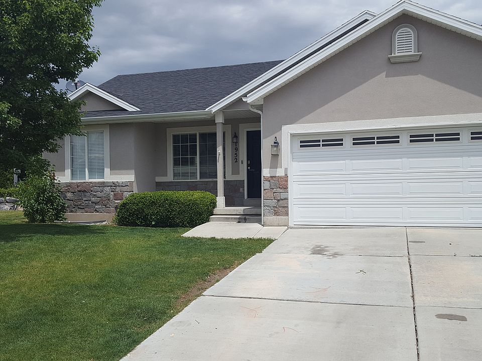 1st image of 1952 N Vineyard Pl