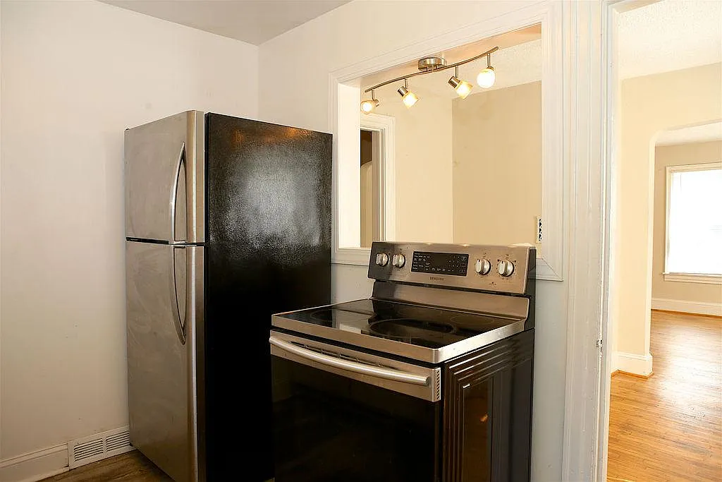3 bed, 1050 sqft, $1,450 — Photo 4