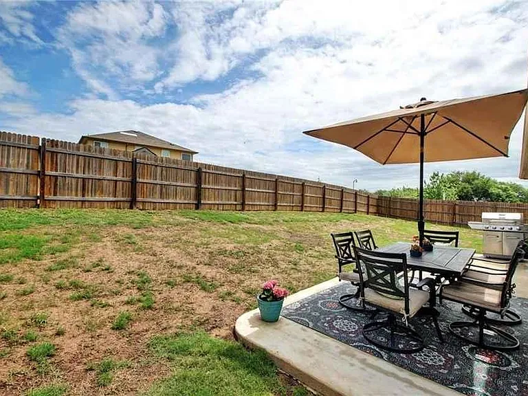 136 Denton Dr — Photo 25