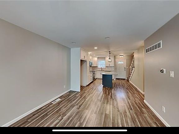4th image of 8322 Woodward St