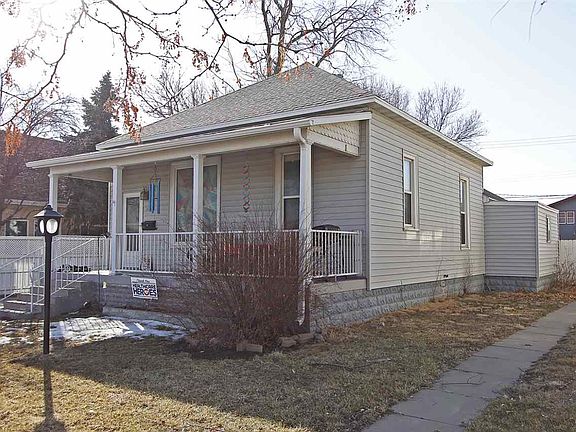 3rd image of 606 E 6th St