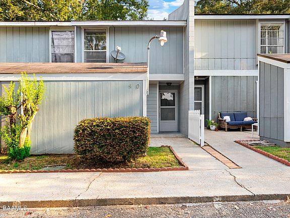 3rd image of 40 Phlox Dr