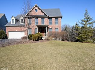 2702 W Walnut Ct, Woodridge, IL