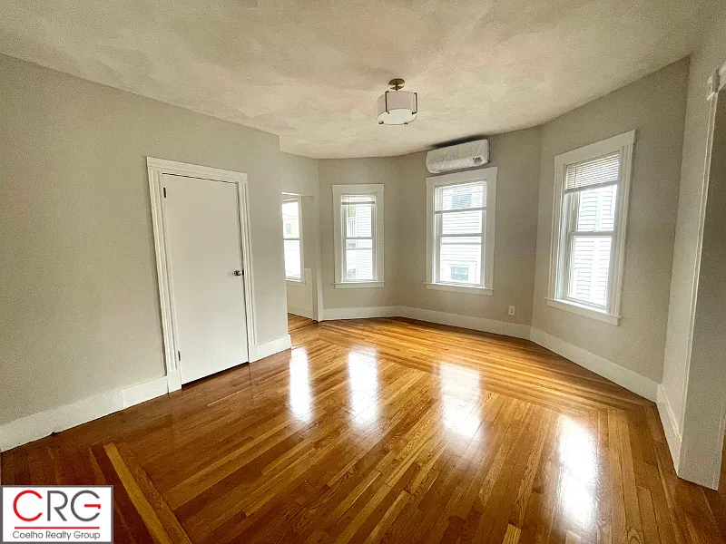 52 Morton Ave #2