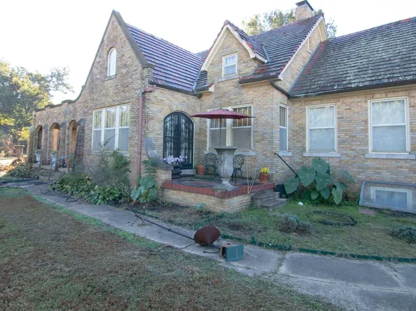 819 W Front St, Lonoke, AR 72086