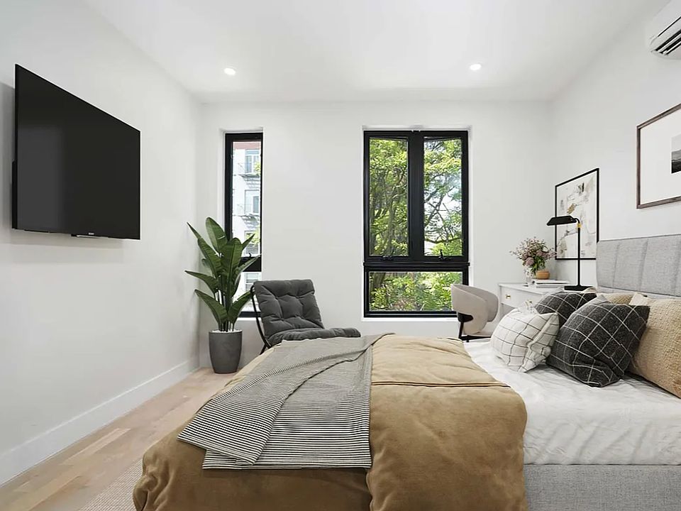 2nd image of 139 Meserole Ave #3AA