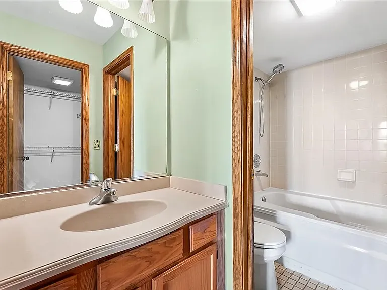 2516 Live Oak Ln — Photo 13