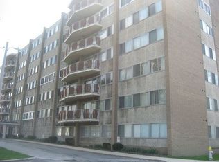 6440 Pearl Rd, Cleveland, OH 44130