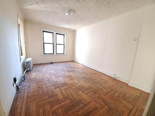 3rd image of 15 E 18th St #E7