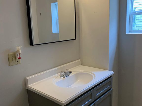 5th image of 79 Murray St APT 1