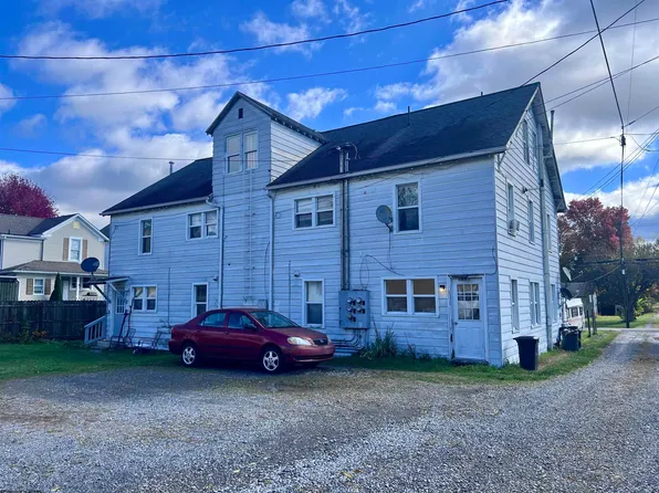 605 1/2 W Main St, Elkins, WV 26241