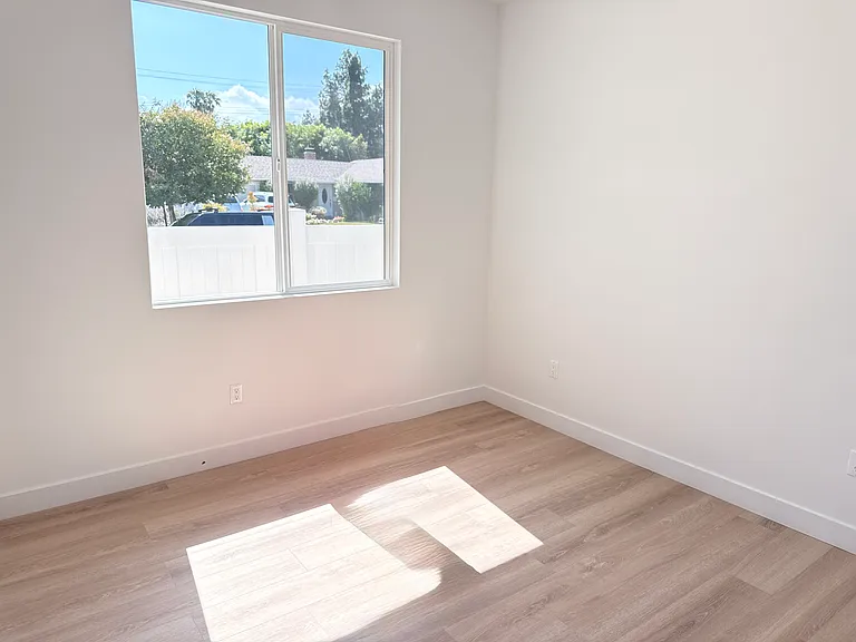 22657 Valerio St #22659 — Photo 16