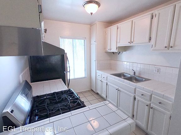 5th image of 613 Westbourne Dr APT 01