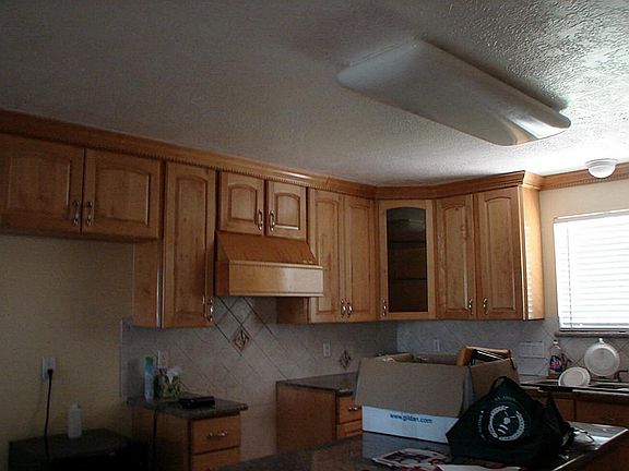 4th image of 622 Evergreen St